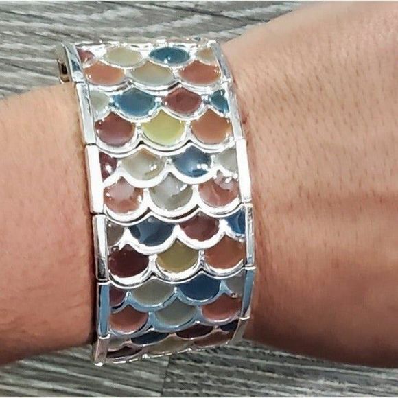 Silver mermaid scale bangle bracelet - Picture 1 of 3